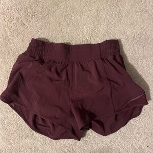 Lululemon Hotty Hot HR 2.5 in shorts never worn